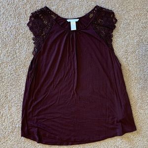 H&M | sleeveless blouse with lace shoulders
